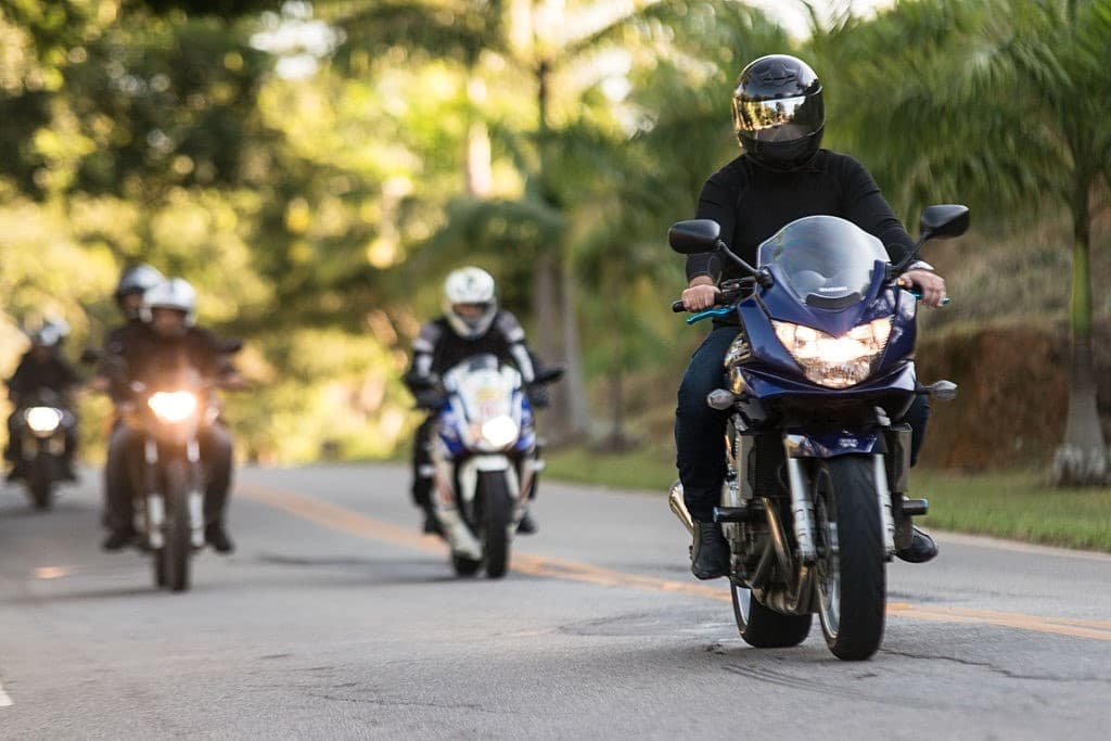 Cómo elegir un casco de moto? - Seguros SURA Colombia