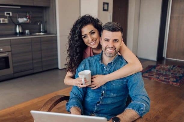 pareja con coberturas seguro de vida deudor