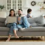 Familia feliz por el seguro de salud de asegurate mejor